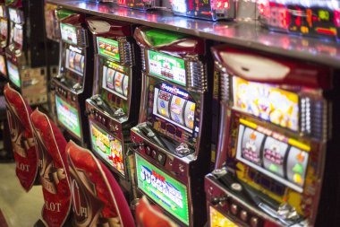 mancingduit slot app interface showing La Liga odds and live casino tables on mobile phone